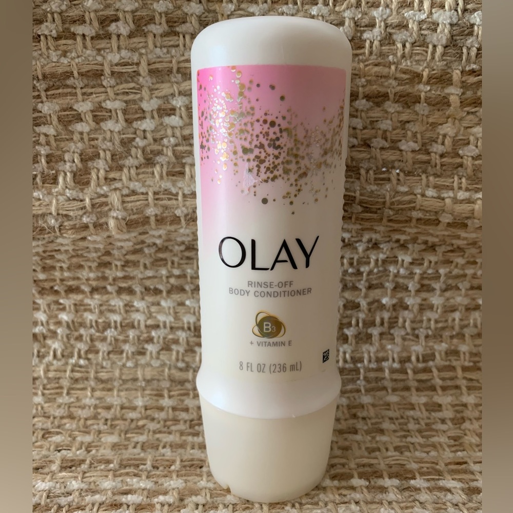 NWOT- Olay In-Shower Rinse-Off Body Conditioner for Dry Skin - 8 oz.